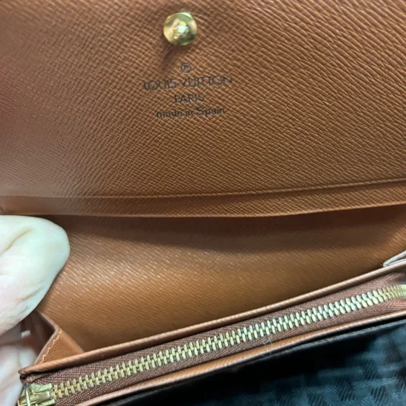 Louis Vuitton Zip Wallet - Picture 11 of 13